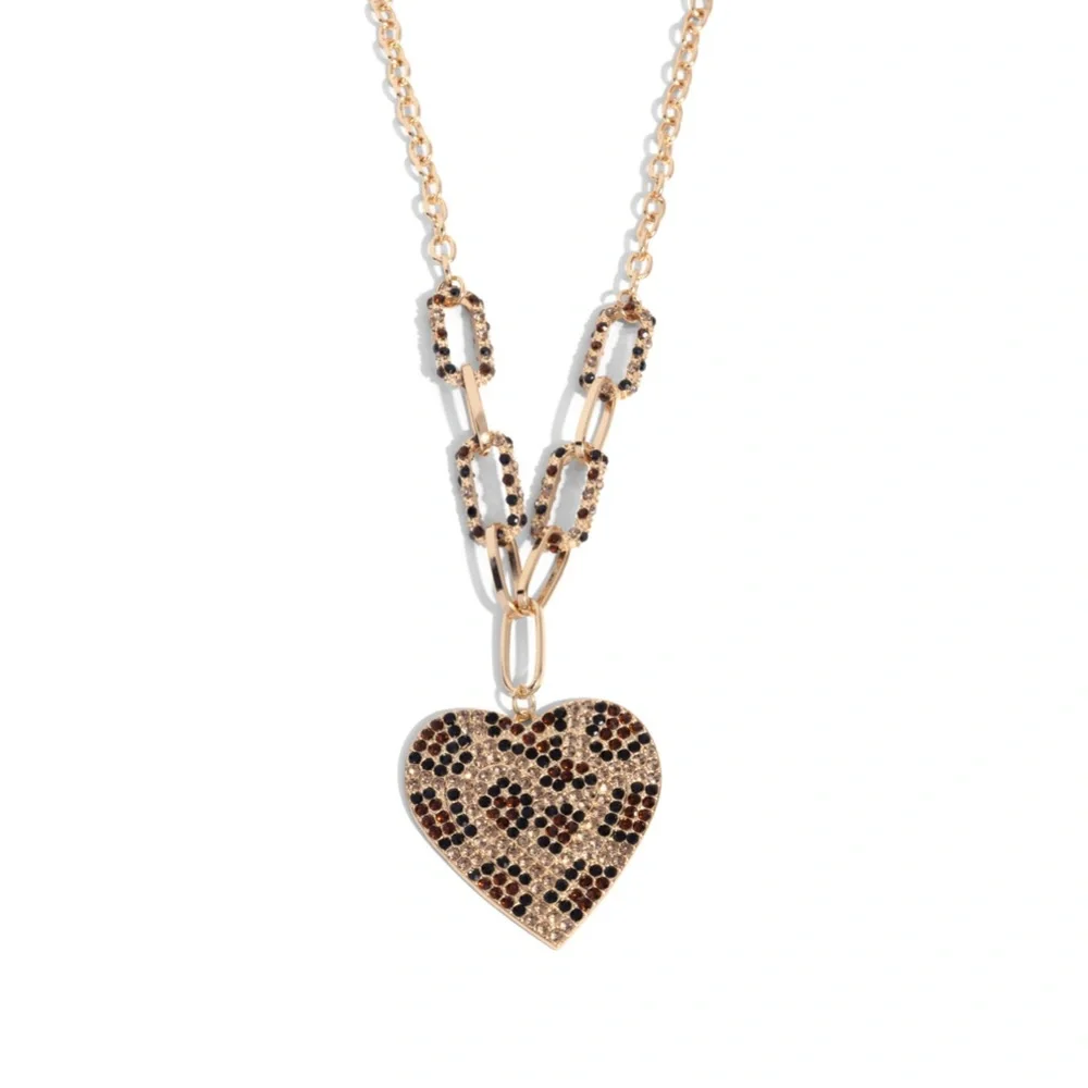 Elegant Gold Cheetah Heart Pendant Necklace